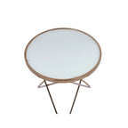Table d'appoint ronde avec plateau en verre dépoli et finition champagne, et piètement en métal en forme de V