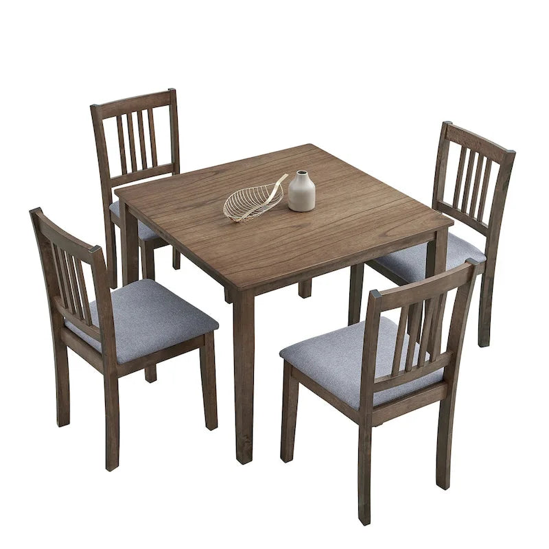 Ensemble table et chaises pour coin repas dans la cuisine : table carrée en bois avec 4 chaises rembourrées.