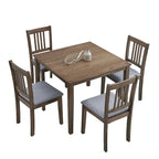 Ensemble table et chaises pour coin repas dans la cuisine : table carrée en bois avec 4 chaises rembourrées.
