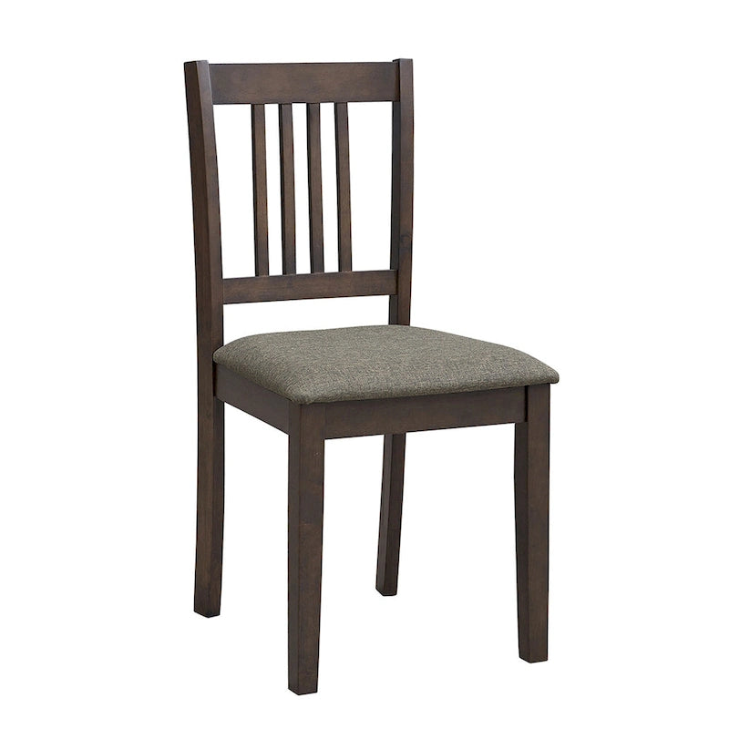 Ensemble table et chaises pour coin repas dans la cuisine : table carrée en bois avec 4 chaises rembourrées.
