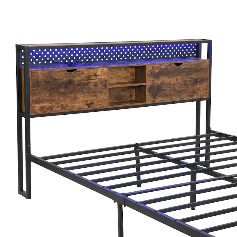 Lit plateforme moderne en métal, format king size, avec tête de lit en bois, 2 tiroirs et éclairage LED.