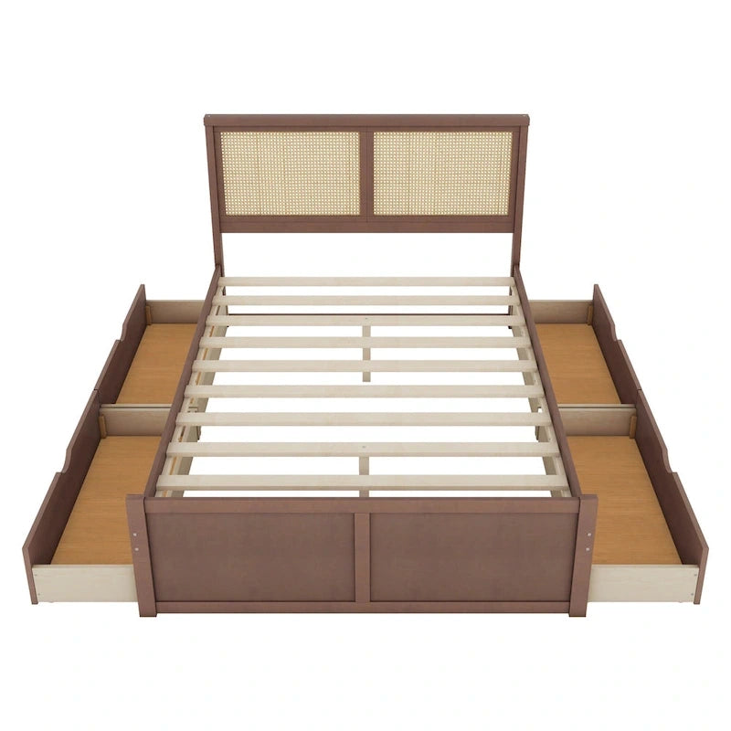 Lit plateforme en bois avec rangement, 4 tiroirs et tête de lit en rotin.