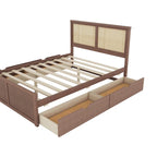 Lit plateforme en bois avec rangement, 4 tiroirs et tête de lit en rotin.