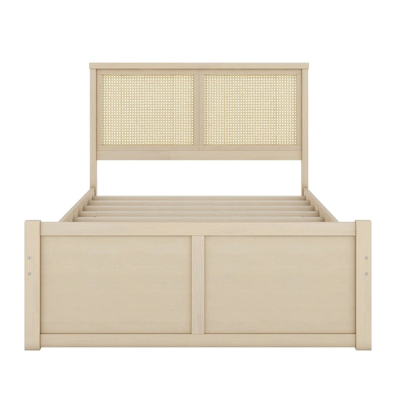 Lit plateforme en bois avec rangement, 4 tiroirs et tête de lit en rotin.