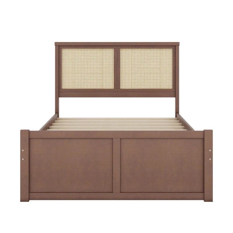 Lit plateforme en bois avec rangement, 4 tiroirs et tête de lit en rotin.