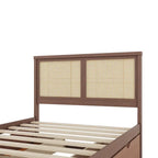 Lit plateforme en bois avec rangement, 4 tiroirs et tête de lit en rotin.