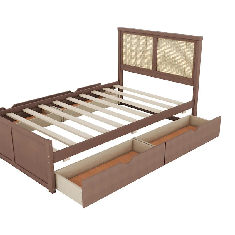 Lit plateforme en bois avec rangement, 4 tiroirs et tête de lit en rotin.