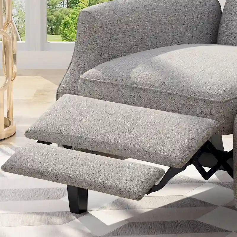 Fauteuil inclinable à oreilles de style mid-century, revêtu de tissu gris, avec repose-pieds et dossier capitonné.