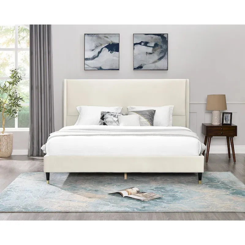 Lit plateforme beige de style queen size avec tête de lit en velours à oreilles