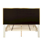 Lit plateforme entièrement rembourré DH BASIC Glam Beige avec accents dorés par Denhour