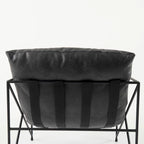 Fauteuil d'appoint Leonidas en similicuir noir avec structure en métal noir