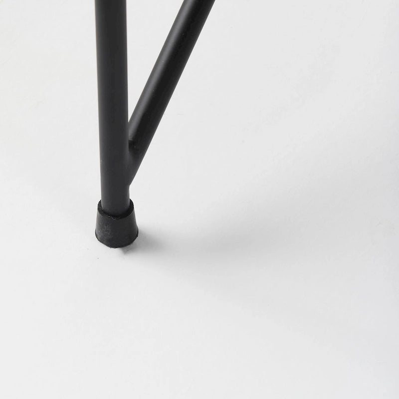 Fauteuil d'appoint Leonidas en similicuir noir avec structure en métal noir