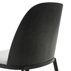 Ensemble de 4 chaises de salle à manger avec assise rembourrée et structure en MDF et acier.