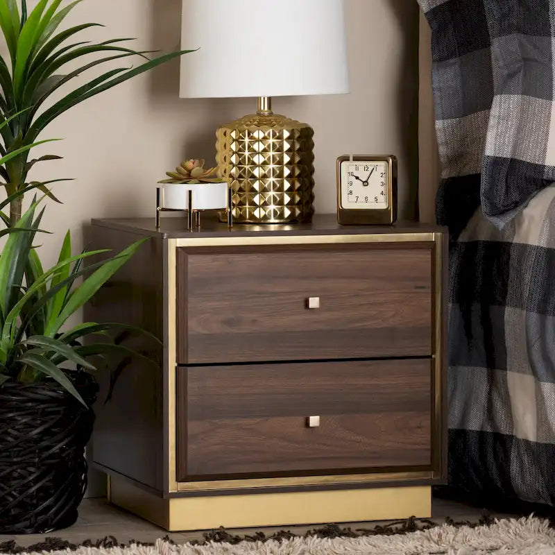 Table de chevet Cormac Transitional en bois et métal, 2 tiroirs, noyer/marron foncé