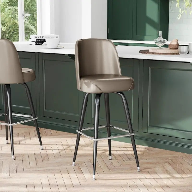 Lot de 2 tabourets de bar en métal avec assise baquet pivotante en vinyle et repose-pieds - 47 cm (P) x 47 cm (L) x 108 cm (H)