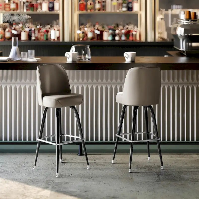 Lot de 2 tabourets de bar en métal avec assise baquet pivotante en vinyle et repose-pieds - 47 cm (P) x 47 cm (L) x 108 cm (H)