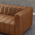 Canapé design Clarence en cuir pleine fleur couleur fauve, style Mid Century