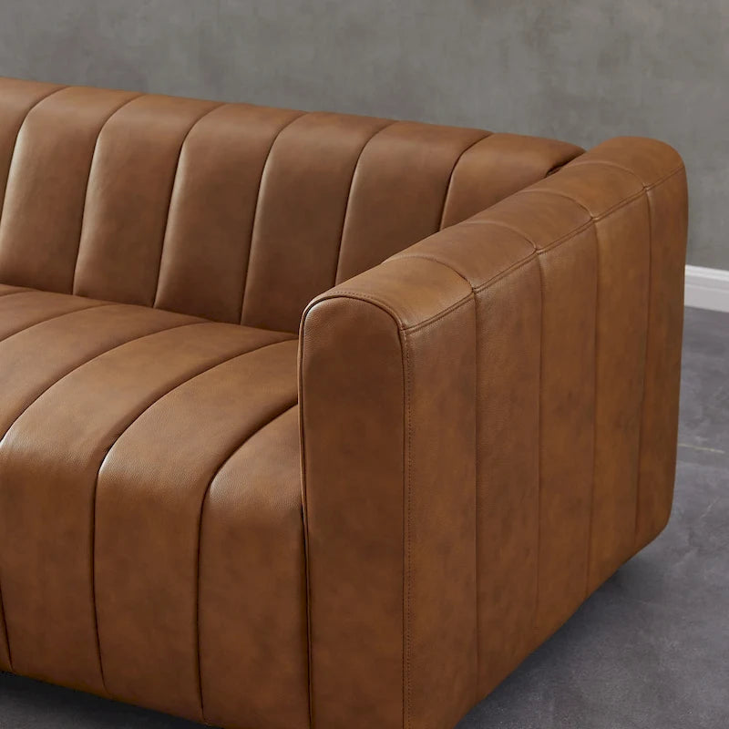 Canapé design Clarence en cuir pleine fleur couleur fauve, style Mid Century