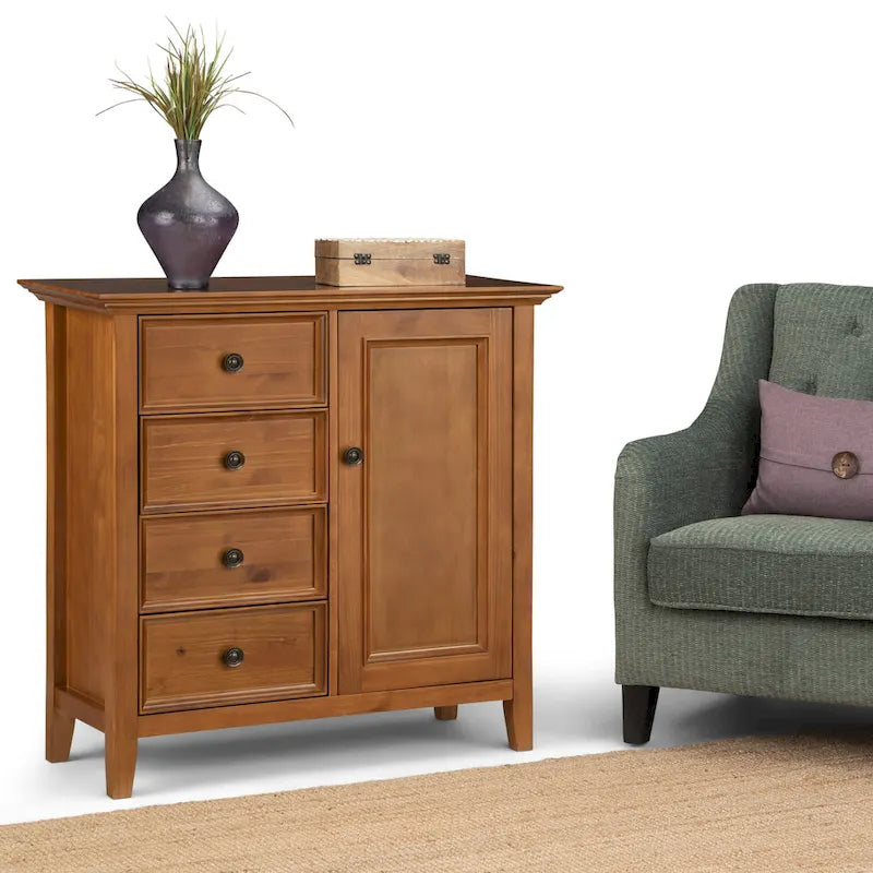 Meuble de rangement transitionnel moyen WYNDENHALL Halifax en bois massif, 94 cm de large (37 po) - 94 cm (37 po) l x 43 cm (17 po) p x 91 cm (36 po) h