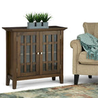 Meuble de rangement transitionnel moyen WYNDENHALL Halifax en bois massif, 94 cm de large (37 po) - 94 cm (37 po) l x 43 cm (17 po) p x 91 cm (36 po) h