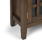 Meuble de rangement transitionnel moyen WYNDENHALL Halifax en bois massif, 94 cm de large (37 po) - 94 cm (37 po) l x 43 cm (17 po) p x 91 cm (36 po) h