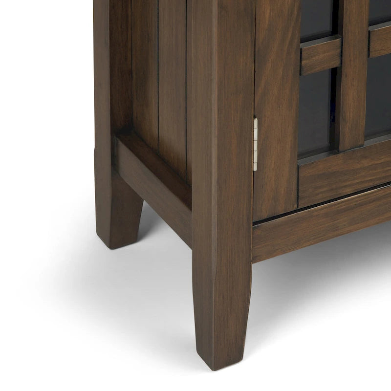 Meuble de rangement transitionnel moyen WYNDENHALL Halifax en bois massif, 94 cm de large (37 po) - 94 cm (37 po) l x 43 cm (17 po) p x 91 cm (36 po) h