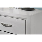 Ensemble de chambre à coucher contemporain Roundhill Furniture Stout, finition blanche, comprenant un lit à panneaux, une commode, un miroir et deux tables de chevet.