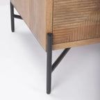 Table d'appoint Cairo en bois massif brun clair avec structure en fer noir et 2 tiroirs - 56 cm (L) x 56 cm (l) x 66 cm (H)