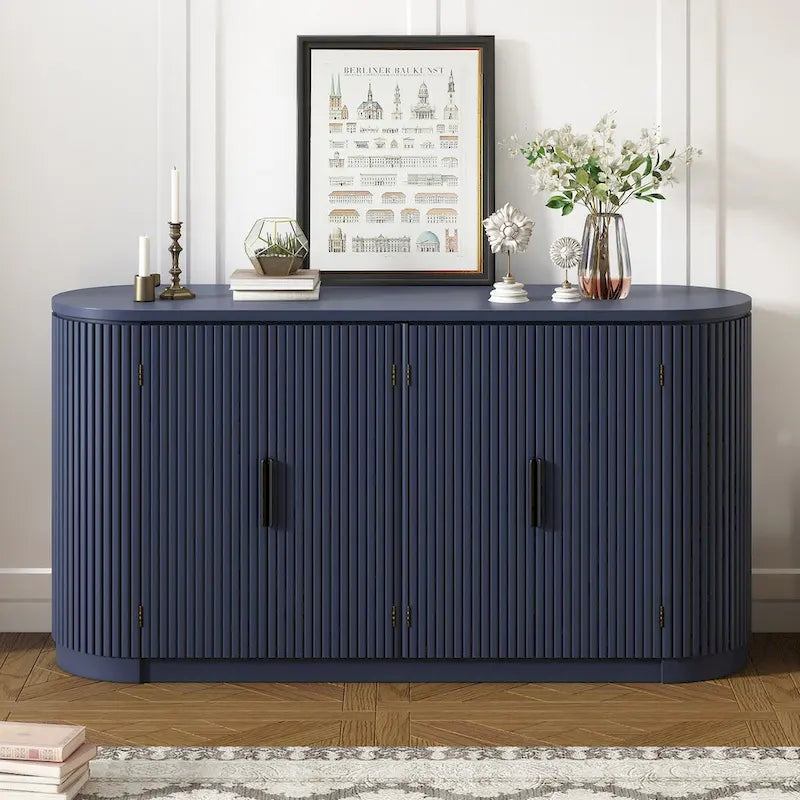 Armoire de rangement à portes verticales rayées avec poignées en métal, réglable, idéale pour un bureau, une entrée ou un salon.