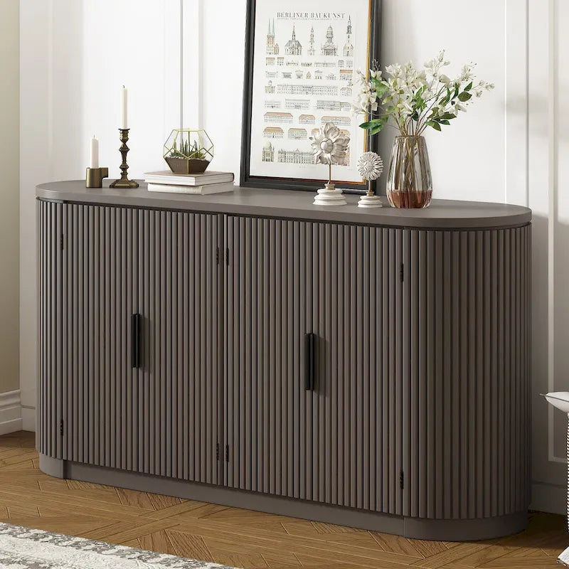 Armoire de rangement à portes verticales rayées avec poignées en métal, réglable, idéale pour un bureau, une entrée ou un salon.