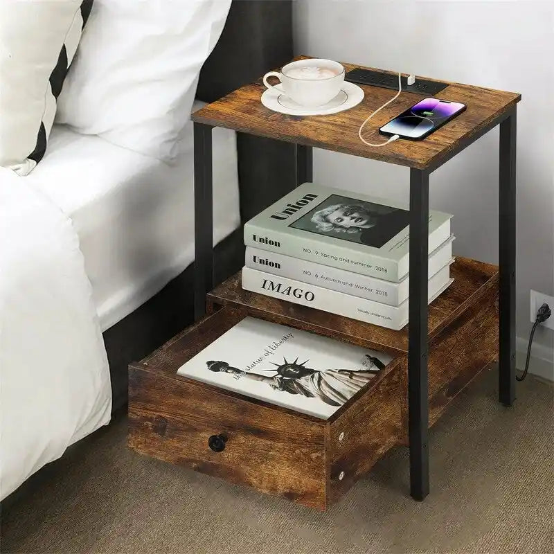 Table d'appoint avec station de recharge - 11,8 cm (P) x 15,7 cm (L) x 23,6 cm (H)
