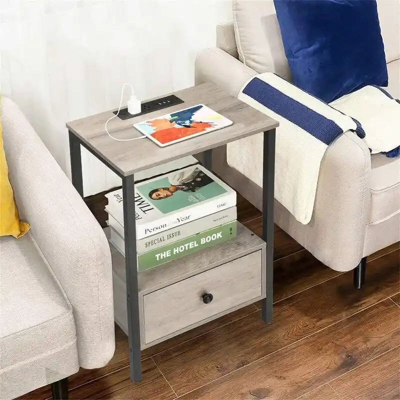 Table d'appoint avec station de recharge - 11,8 cm (P) x 15,7 cm (L) x 23,6 cm (H)