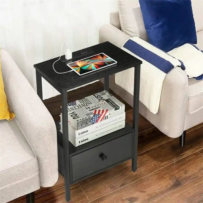 Table d'appoint avec station de recharge - 11,8 cm (P) x 15,7 cm (L) x 23,6 cm (H)