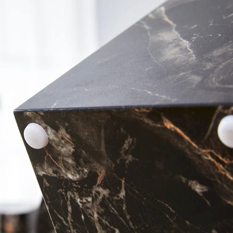 La table basse double plateau détachable, grâce à sa conception détachable, offre une plus grande flexibilité d'utilisation de l'espace.